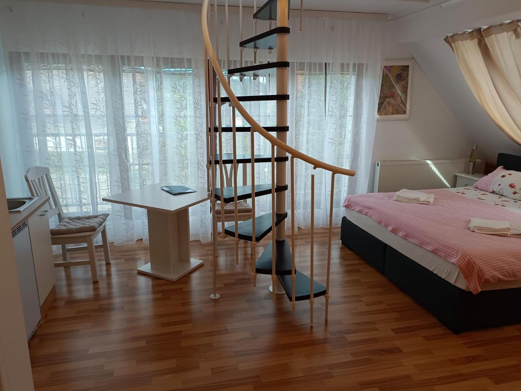 Pension Donaublick Grein 2 In Stifterstrasse 19A Eksteriør billede